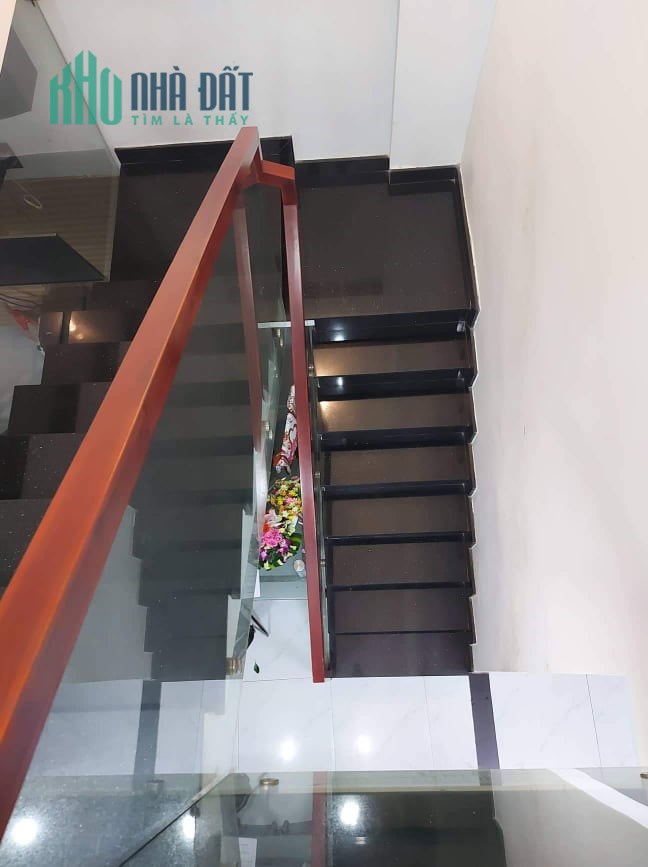 Nhà đẹp Lạc Long Quân 43m2 Phường 8 Tân Bình chỉ 4.7 tỷ