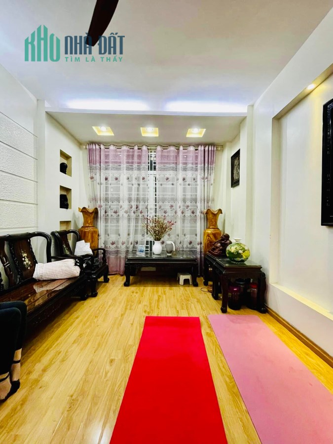 Bán gấp nhà đẹp Phố Hào Nam gần Ga Cát Linh, 2 thoáng 40m2, 6 tầng, 6 tỷ
