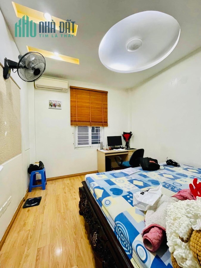 Bán gấp nhà đẹp Phố Hào Nam gần Ga Cát Linh, 2 thoáng 40m2, 6 tầng, 6 tỷ