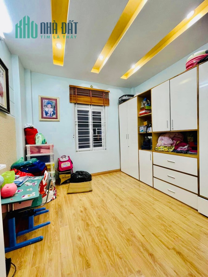 Bán gấp nhà đẹp Phố Hào Nam gần Ga Cát Linh, 2 thoáng 40m2, 6 tầng, 6 tỷ