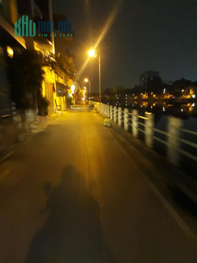 HIẾM Bán Nhà View Hồ, Gần Cầu Long Biên, Kinh Doanh, Nhỉnh 5,5 Tỷ