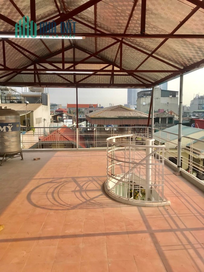 Nhà phố Thái Hà, ngõ VIP, ô tô đỗ cửa vào nhà diện tích 61m2, mặt tiền khủng, Kinh doanh