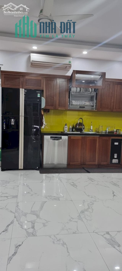 Gia chủ cần bán trước tết căn nhà ngay hồ Văn Quán 80m2 x 4 tầng, mặt tiền 6m