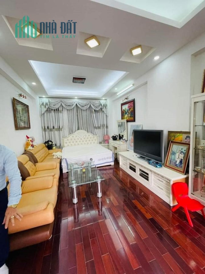 Bán nhà ĐẸP Kim Giang vài bước ra phố, 49m2, 5 tầng, chỉ 5.55 tỷ.