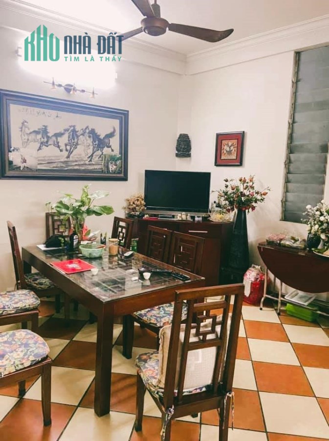 Bán nhà mặt phố Kim Mã, Ba Đình, 62m*5T, MT 4m  giá  24 tỷ kinh doanh sầm uất.