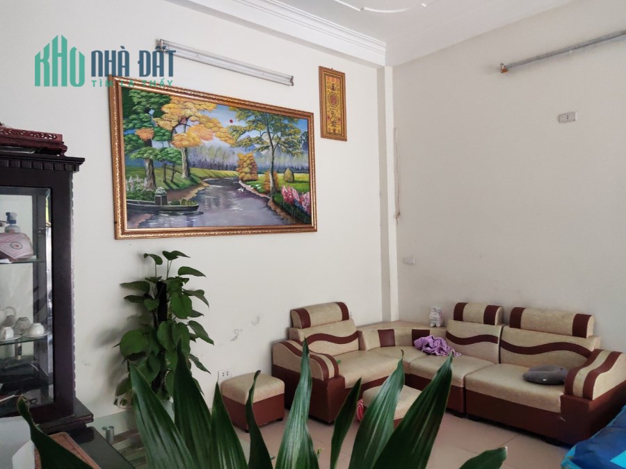 Nhà đẹp Ngũ Hiệp ở luôn, diện tích rộng 60m2, 3 tầng 2.3 tỷ