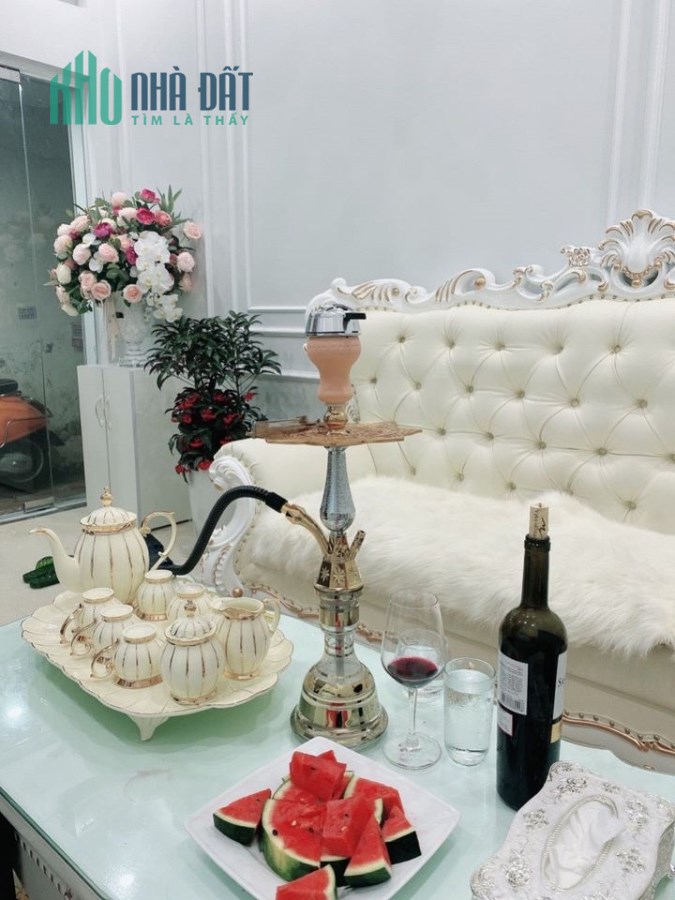 Bán Nhà Nguyễn Sơn Trung Tâm Phường Ngọc Lâm, Sát Phố, 2 Thoáng Nhà Đẹp, 45M 4T Hơn 4 tỷ