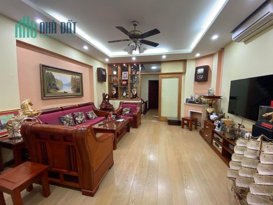 Hót!Bán nhà Phân lô ngõ 165 Cầu Giấy, Nhà đẹp đón Tết, 40m2 x4T, 2 thoáng, giá 4.1 tỷ.