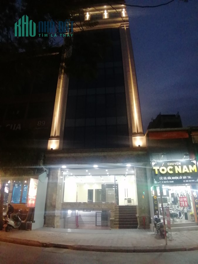 Cho thuê tòa nhà mặt phố Nguyễn Khang. DT: 120m2 * 8 tầng + 1 hầm, MT: 8m. Giá: 180 tr/th