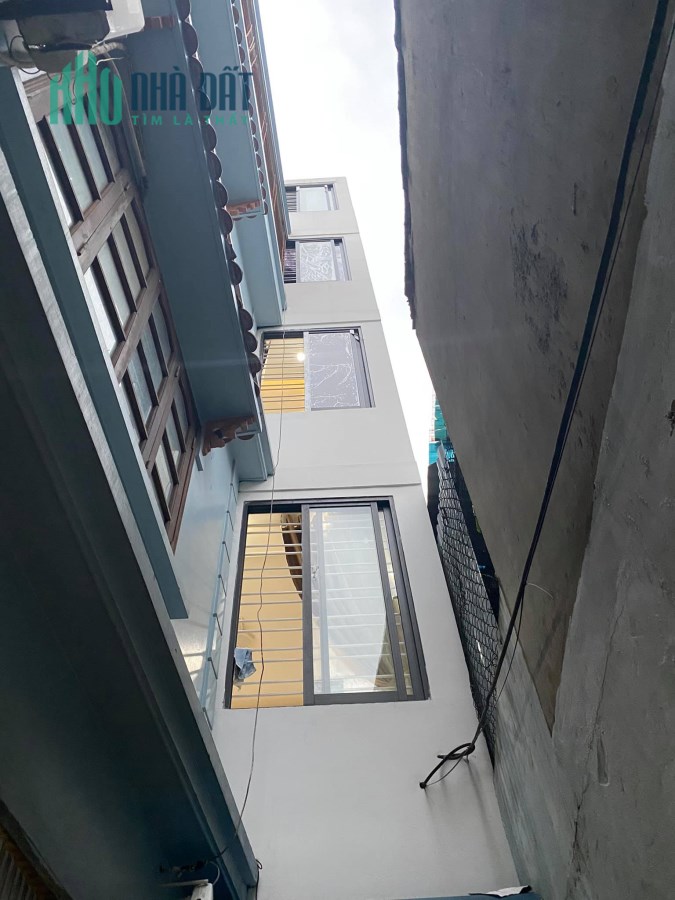 Bán gấp nhà ngõ 44 Trần Thái Tông giá 4.5 tỷ, 60mx5T, Mới hiện đại.