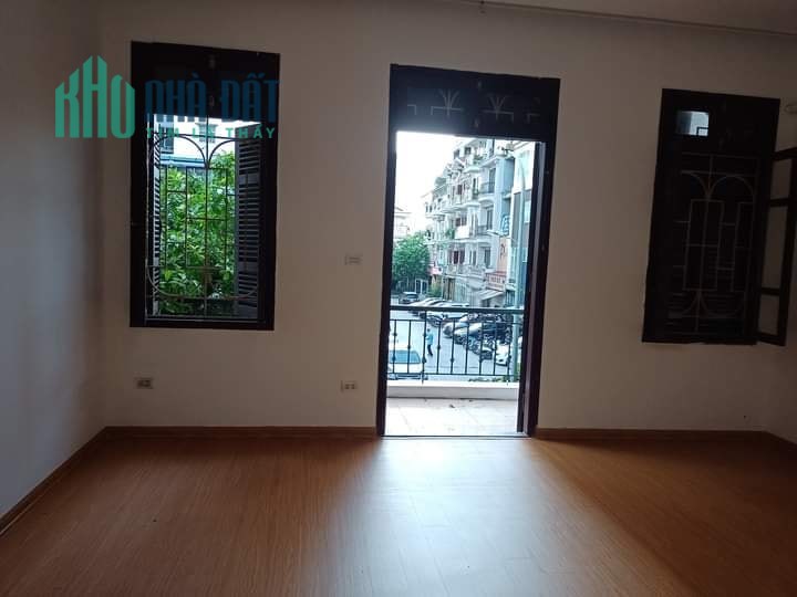 Xe container đỗ cửa 50m2*4T Thanh Nhàn chỉ nhỉnh 3 tỷ
