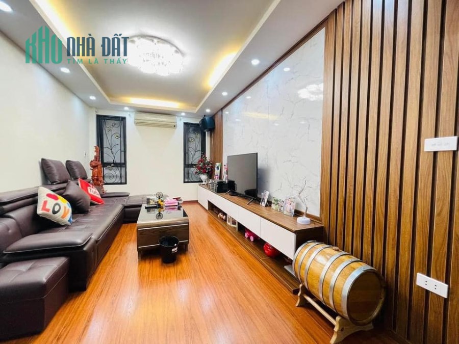 Bán nhà Kim Giang, ngõ nông, ô tô đỗ cửa, 41m2, 5 tầng, giá 5.3 tỷ.