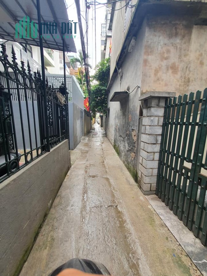 Bán gấp nhà đẹp Đầu ngõ Âu Cơ giá 3.9 tỷ, 50mx4T, oto cách 10m