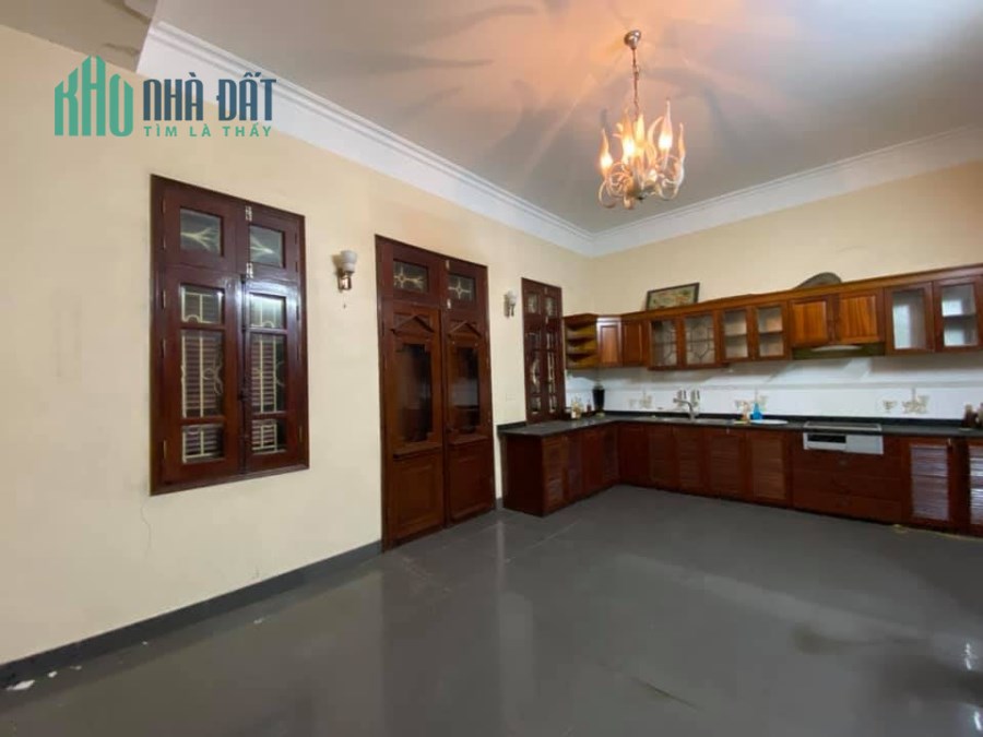 Bán nhà Mặt phố Giảng Võ 100m2 x 6T, Cho 3000$/tháng, Giá 27.8 Tỷ.