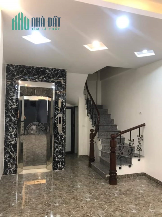 Bán nhà  Dịch Vọng Hậu, nhà 7 Tầng có thang máy, 38 M2, 8 Tỷ