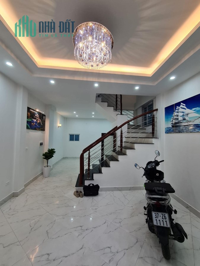 Bán nhà Thanh Xuân, 40m2 mới đẹp, ngõ thoáng , chỉ vài bước chân ra ô tô, giá chỉ 4 tỷ.