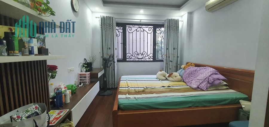 Bán nhà Tôn Thất Tùng, Đống Đa: Ôtô tránh, Gần phố, Ở luôn, 35m2x4T, 5.x Tỷ- 0975642942