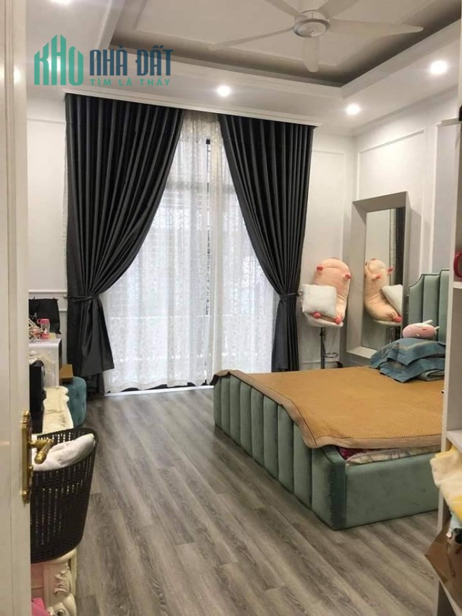 Bán nhà Chùa Láng, Đống Đa: Phân lô, Ôtô tránh, Nhà đẹp, Nội thất, 65m2x4T, Nhỉnh 10 tỷ- 0975642942
