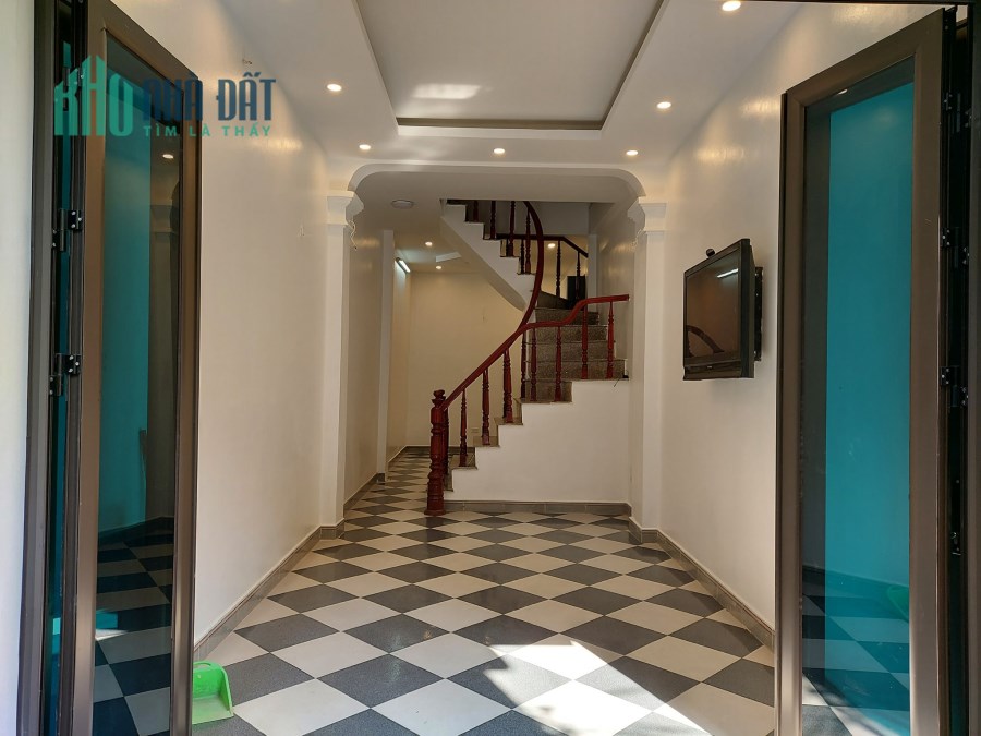 Bán Nhà Riêng Tân Mai, Ngõ Thông, Ô Tô , Kinh Doanh m2 ,5 Tầng Giá 4Tỷ.