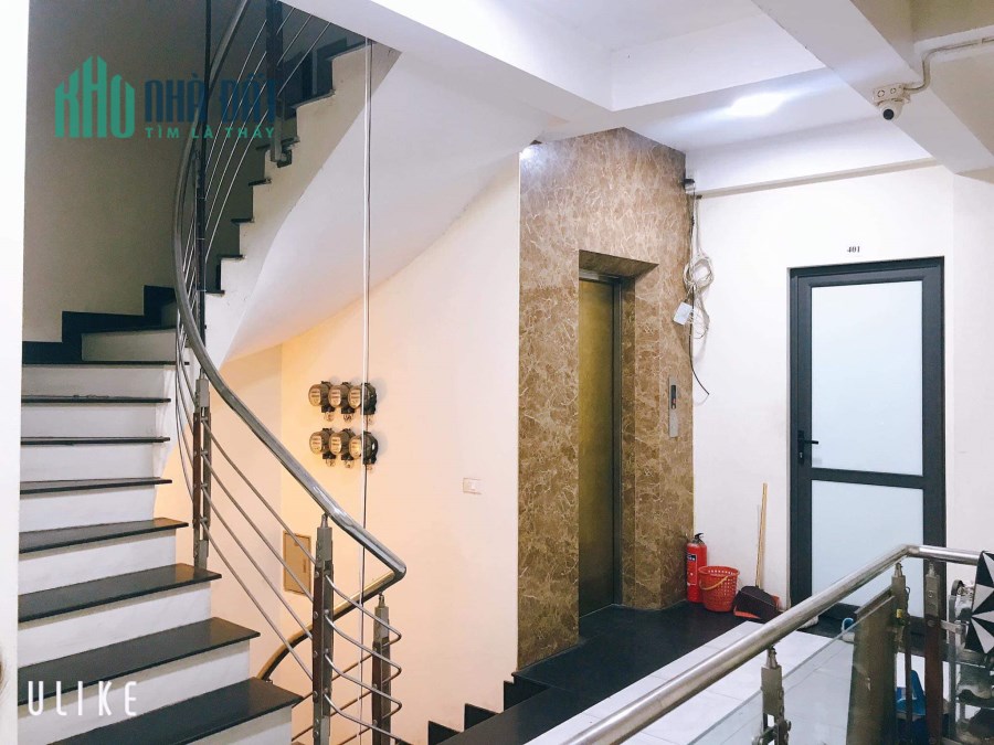 Thang Máy Ô tô tránh Quá hiếm, Bán nhà đẹp HUỲNH THÚC KHÁNG 40m2 x 5T, Giá 10.9 Tỷ.