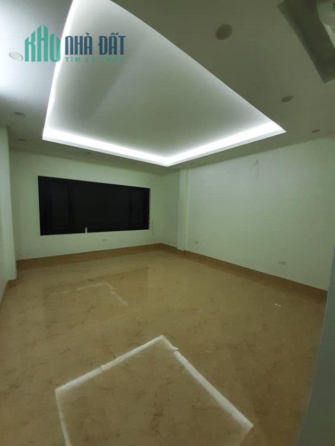 Thang Máy Ô tô tránh Quá hiếm, Bán nhà đẹp HUỲNH THÚC KHÁNG 40m2 x 5T, Giá 10.9 Tỷ.