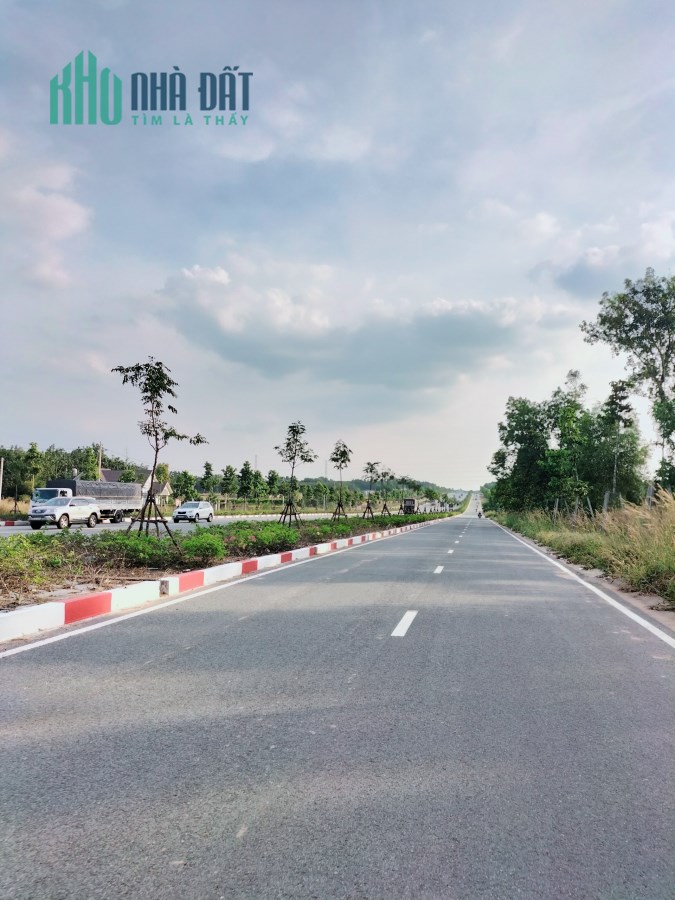 Tôi Cần bán nhanh lô đất 300m2 (10x30) vị Trí song song với cao tốc mp - tv ,Tiện đầu tư