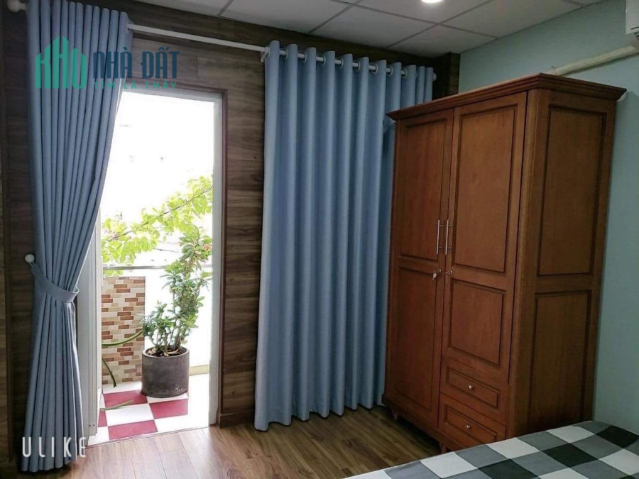 Tôi đang cần bán gấp nhà đường Đoàn Văn Bơ, 96,4m2, quận 4, cách MT 50m, LH 0989149953.