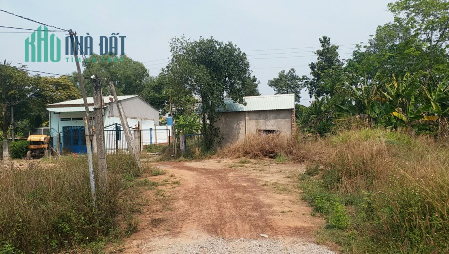 CHÍNH CHỦ CHUYỂN ĐỊNH CƯ RA BẮC BÁN GẤP LÔ ĐẤT,NHÀ CẤP 4 ĐANG CHO THUÊ,TIỆN ĐẦU TƯ
