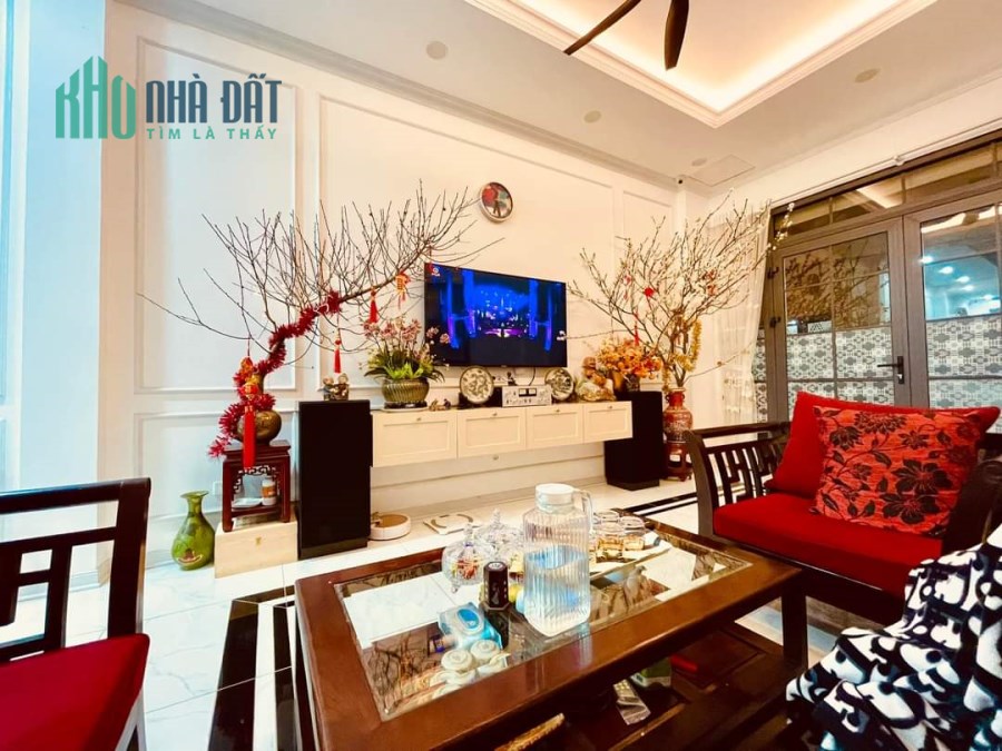 Bán nhà phân lô phố Ngọc Lâm 50m,  8,05 tỷ.