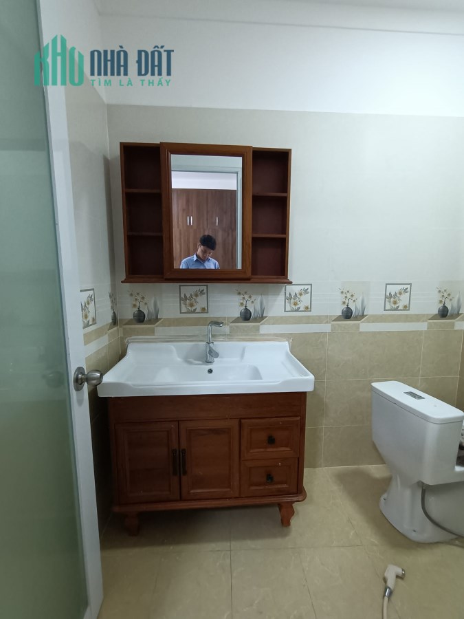 Cần tiền bán lỗ căn Dt 94,6m2 chỉ 3,8 tỷ, gần mặt tiền, Tôn Đoản , quận 4, lh 0989149953.