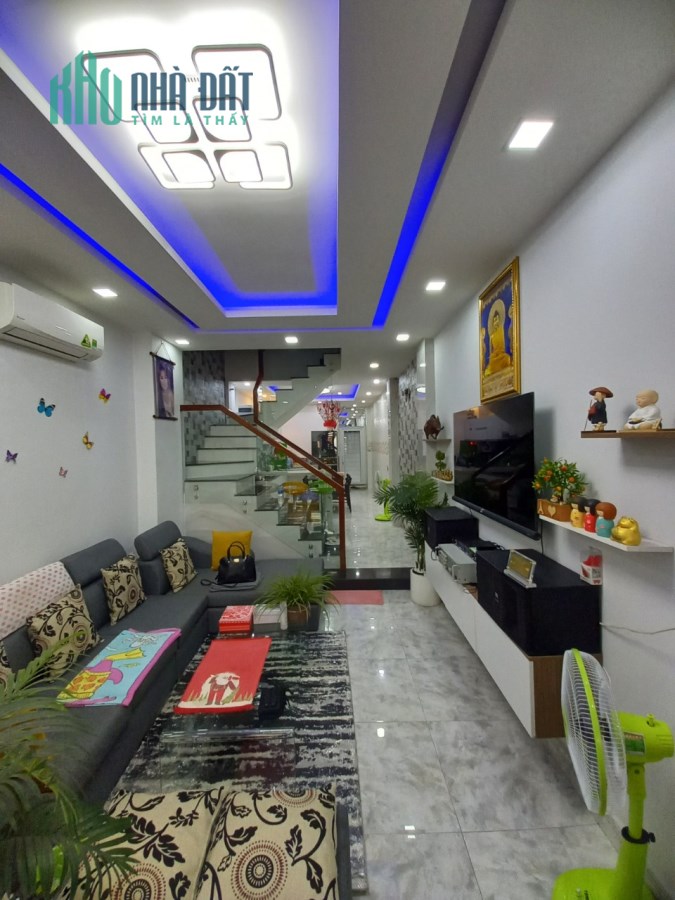 Bán nhà HXH 4 tầng 42.5m2 Nguyển tiểu La Phường 8 Quận 10
