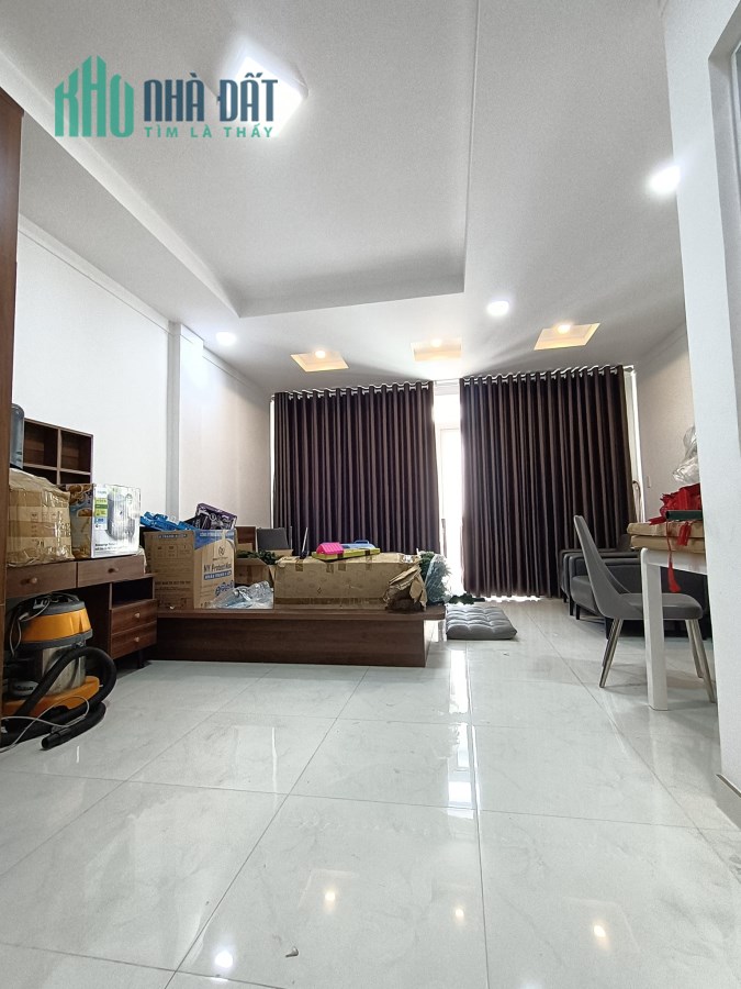 Nhà bán dt 49,6m2, giá nhỉnh 3 tỷ, Tôn Đoản, quận 4, cách mặt tiền 50m, lh 0989149953.