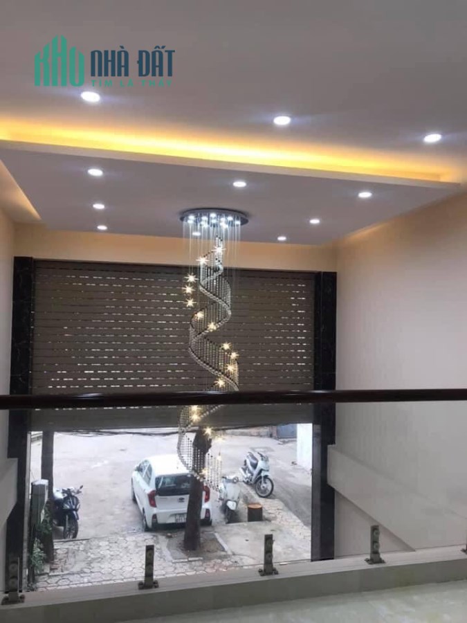 Bán tòa nhà mặt phố Xã Đàn quận Đống Đa 81m, 5m mặt tiền, 7 tầng, THANG MÁY 45.5 tỷ.