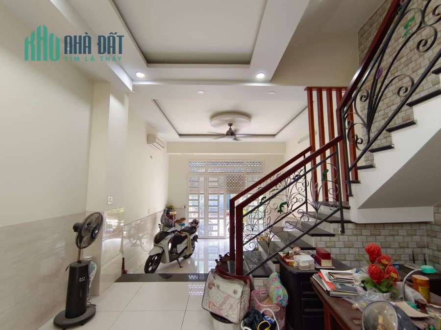 67m2-4 tầng kiên cố- Lô góc-Trần Hưng Đạo-Quận 1-HXT thông  thẳng-Khu vip văn minh-12.6 tỷ