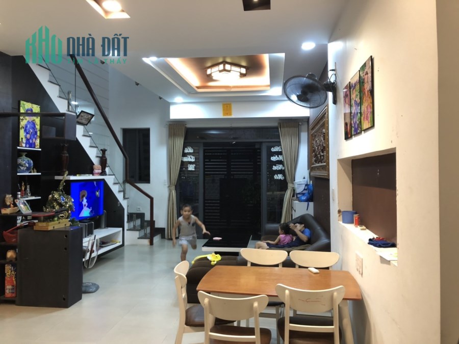 Nhà HXH đường Bưng ông thoàn diện tích 100m đúc 2 lầu , khu trung tâm