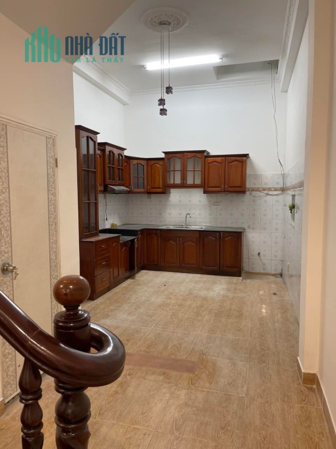 Nhà 6 tỷ đẻ ra tiền mỗi tháng hơn 30 triệu , quận 7, qua quận 1 chỉ 2 phút,lh 0989149953