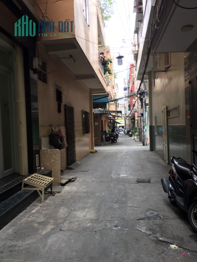 nhà hẻm 4 m thông , cách mặt tiền 20m