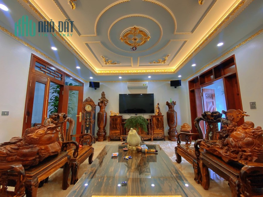 Bán nhà Ngõ 157 Pháo Đài Láng, Đống Đa, DT: 72m2, MT: 4.5m. Giá 15.8 tỷ