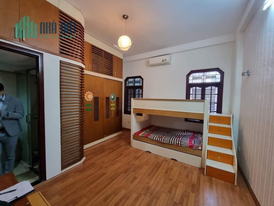 3.55 TỶ, NHÀ KIM MÃ ĐẸP, MỚI, NỞ HẬU, NGÕ THOÁNG 33M2X5T, MT 5M.