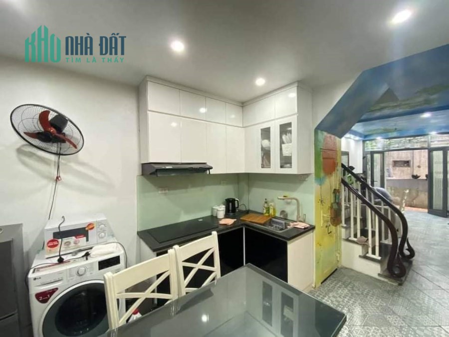 Bán nhà phố Ngọc Thụy, 35mx4T, 2.75 tỷ, sổ đỏ, Hòa 0374562993.