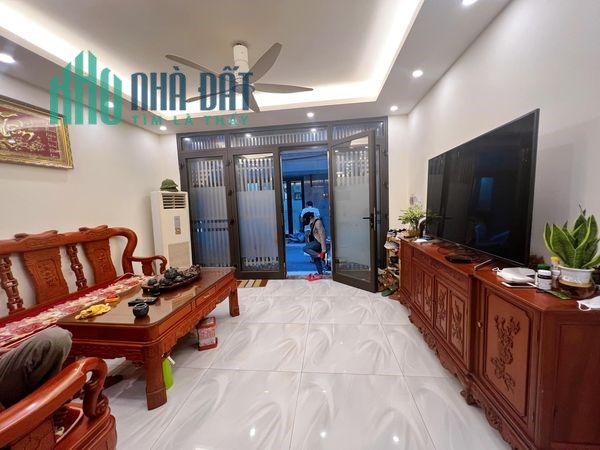 Bán nhà đẹp giá mềm ở Hưng Phúc, Hoàng Mai, SĐCC, 40m2 x 4T x 5m MT, chào 3.15 tỷ