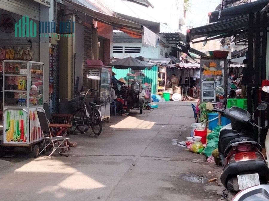 Xe Tải tới nhà,nhà mới vào ở ngay sát chợ kênh 19 5 buôn bán cực tốt.