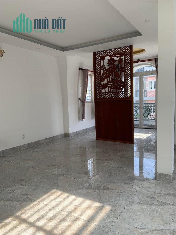 Nhà ngợp quận 4, phường 10, giá đầu tư, lh 0989149953 Tân.