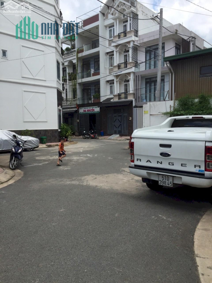 Chính chủ cần bán gấp . Lô góc. ngang 6,50m. xe hơi đỗ cửa, quay đầu