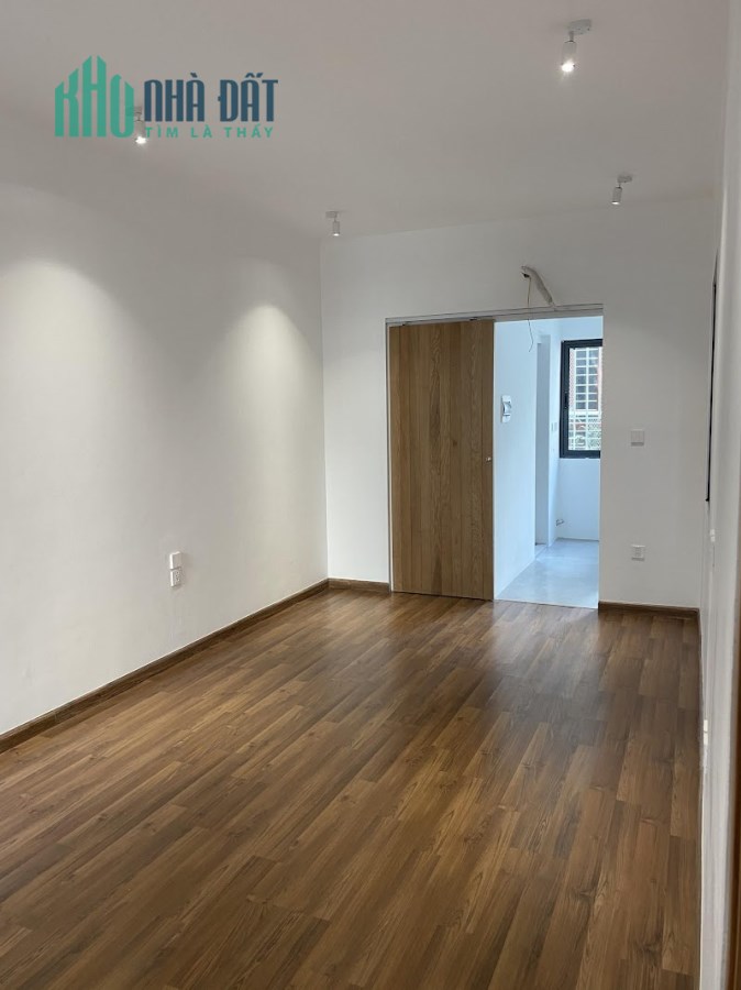 Bán Nhà Nguyễn Khang, Cầu Giấy, 33m2, 5T, MT 3.9m 3.8 tỷ 0979312111