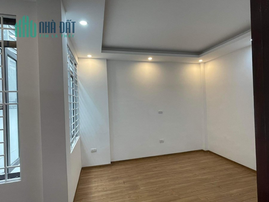 Bán Nhà Nguyễn Khang, Cầu Giấy, 33m2, 5T, MT 3.9m 3.8 tỷ 0979312111