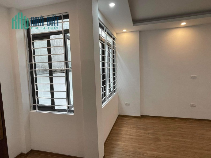 Bán Nhà Nguyễn Khang, Cầu Giấy, 33m2, 5T, MT 3.9m 3.8 tỷ 0979312111