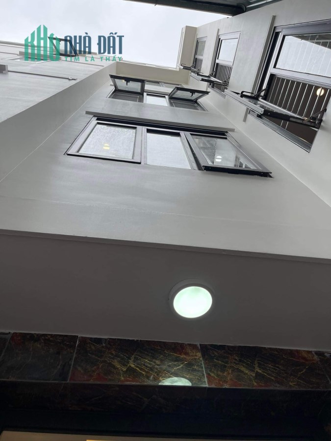 Bán Nhà Nguyễn Khang, Cầu Giấy, 33m2, 5T, MT 3.9m 3.8 tỷ 0979312111