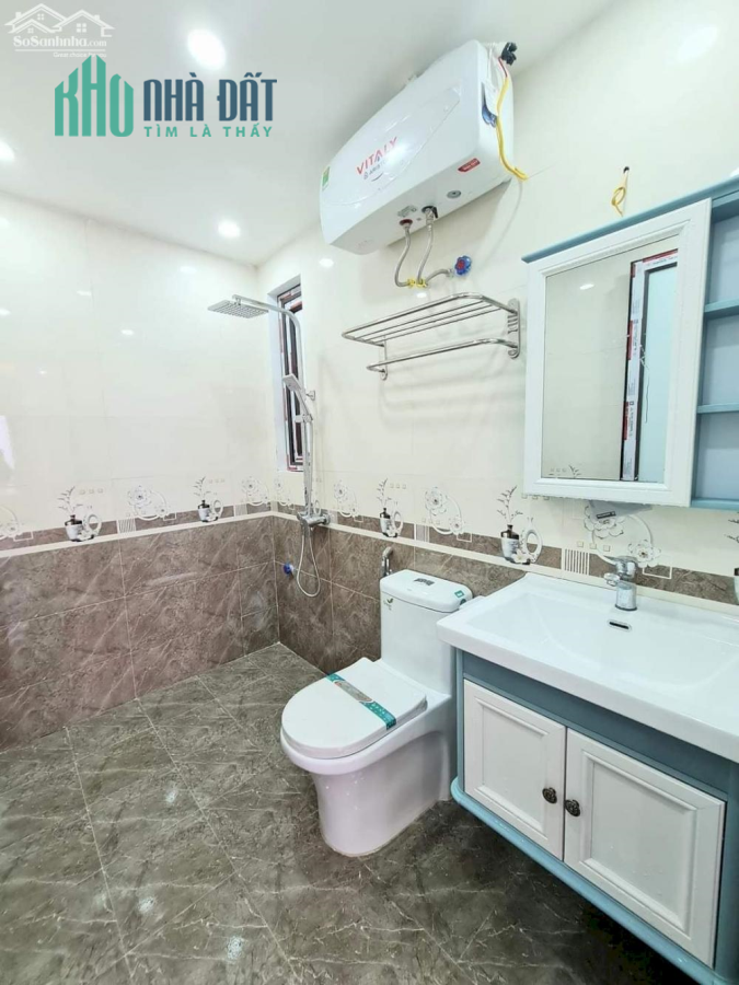 SỐC! BÁN NHÀ NGỌC THUỴ -32M*5TẦNG-CHỈ 2.45TỶ-NHÀ DÂN XÂY-NGAY TRUNG TÂM 0972263245