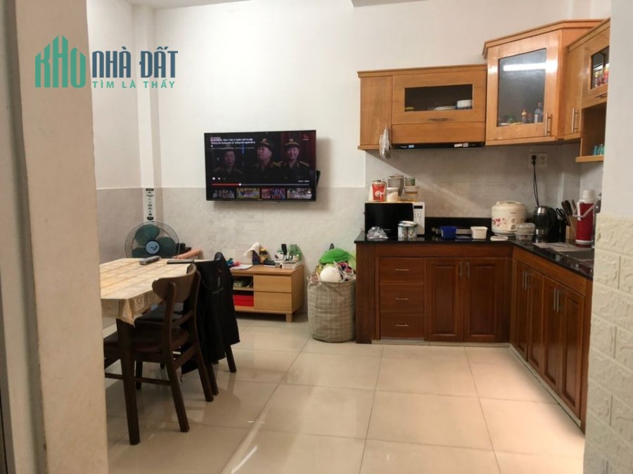 Chủ nhà ngộp oxi gấp bán HXH, Đoàn Văn Bơ, quận 4,phường 10, nhỉnh 2 tỷ, lh 0989149953